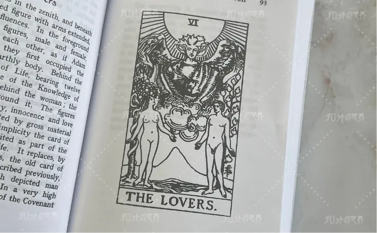 『The Pictorial Key to the Tarot』の恋人たち（The Lovers）のページ。左にカードの説明文、右にイラストが配置された構成。