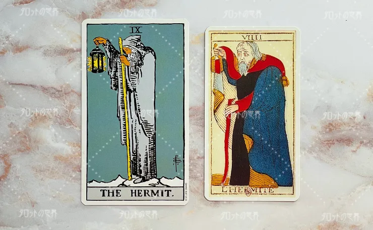 左：ウェイト＝スミスタロット「隠者」、右：マルセイユタロットの「隠者」